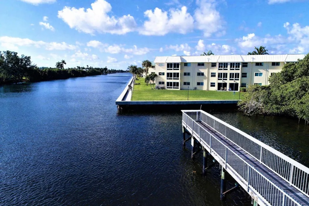34 Colonial Club Drive #202 Boynton Beach, FL 33435