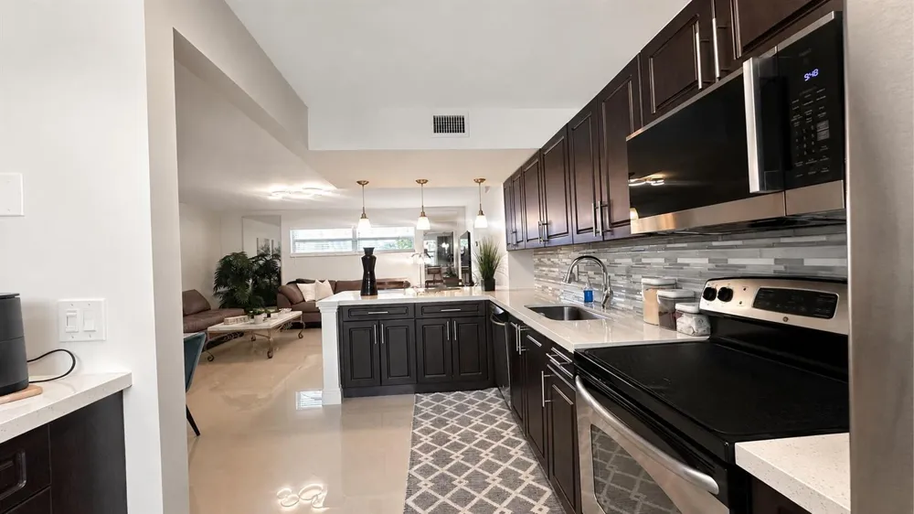 34 Colonial Club Drive #202 Boynton Beach, FL 33435