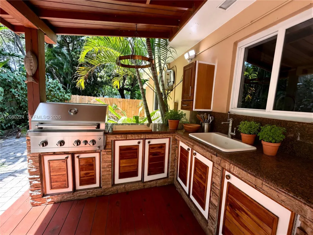 738 NE 83rd Ter Miami, FL 33138