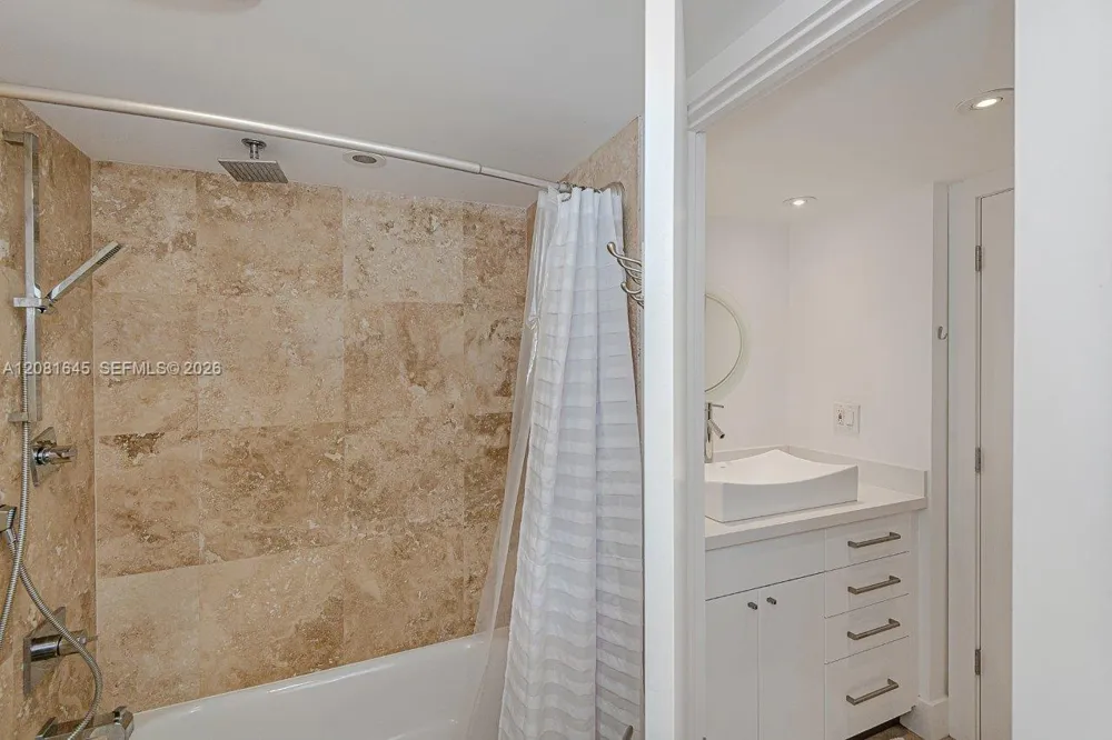 2301 Collins Ave #1515 Miami Beach, FL 33139