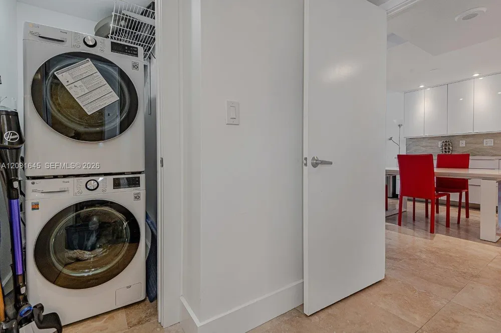 2301 Collins Ave #1515 Miami Beach, FL 33139