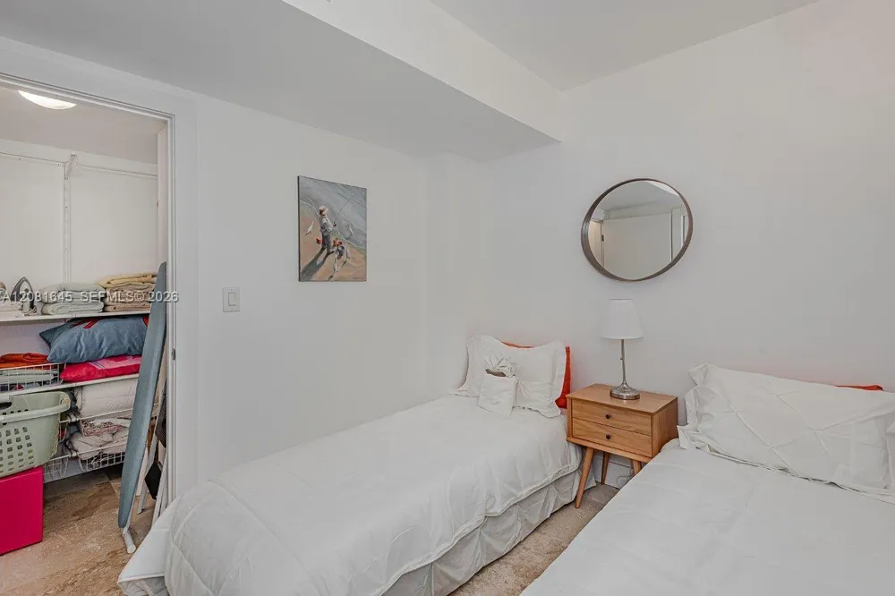 2301 Collins Ave #1515 Miami Beach, FL 33139