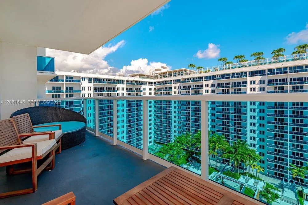 2301 Collins Ave #1515 Miami Beach, FL 33139