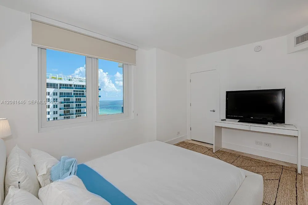 2301 Collins Ave #1515 Miami Beach, FL 33139