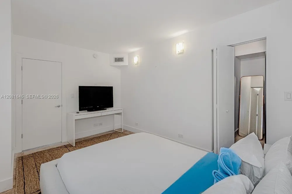 2301 Collins Ave #1515 Miami Beach, FL 33139