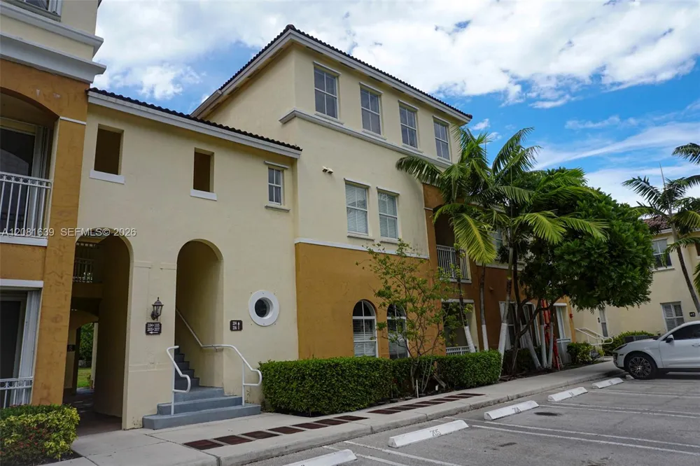 10242 NW 7th St #204 Miami, FL 33172