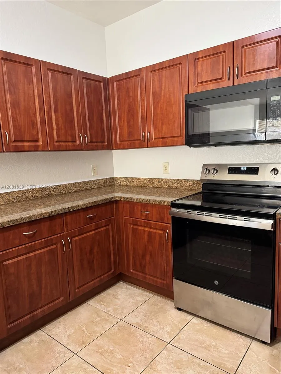 10242 NW 7th St #204 Miami, FL 33172