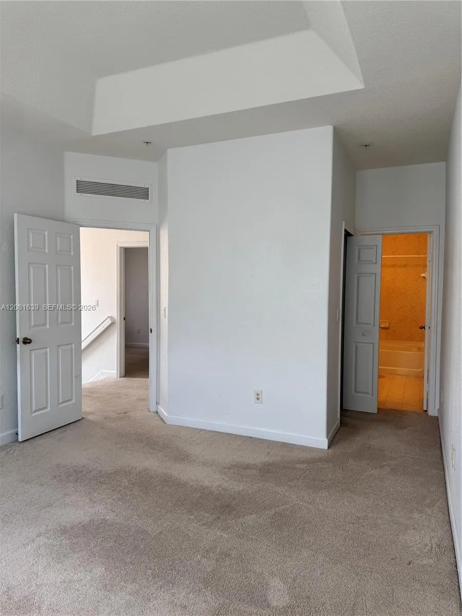 10242 NW 7th St #204 Miami, FL 33172