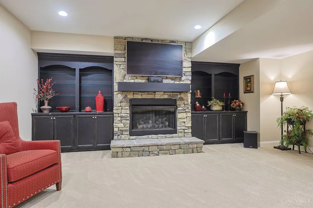9808 Orchard Trail Montgomery, OH 45242