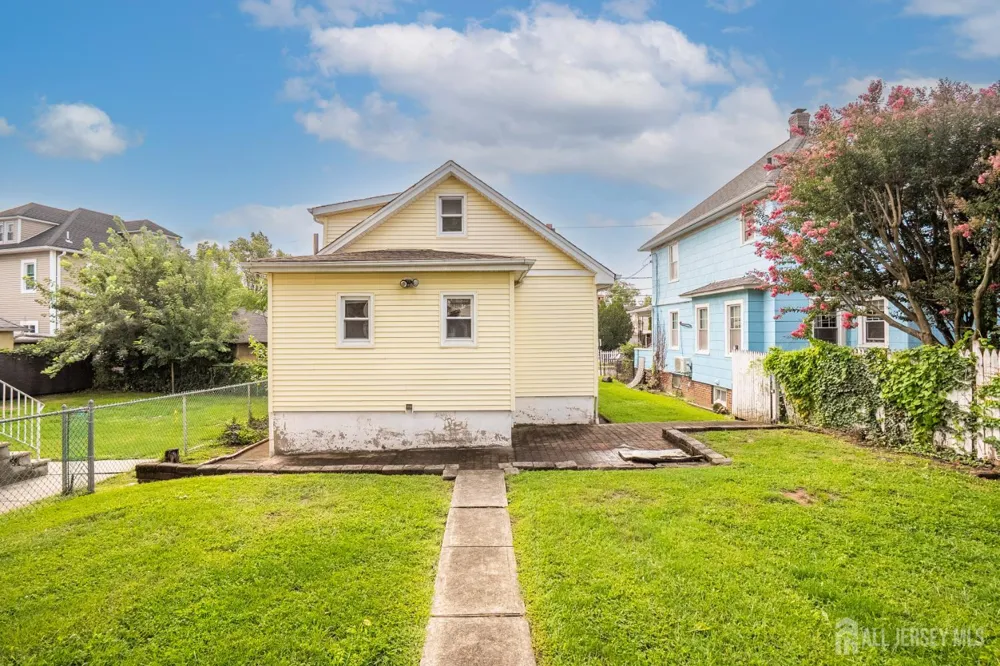 88 Coley Street Woodbridge Proper, NJ 07095