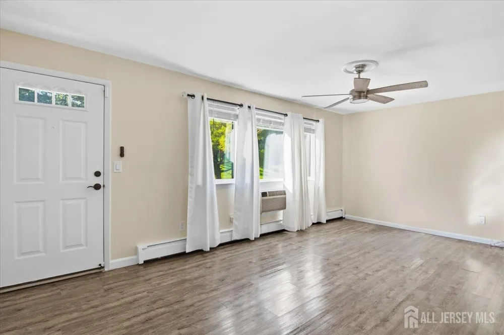 903 Cricket Lane Woodbridge Proper, NJ 07095