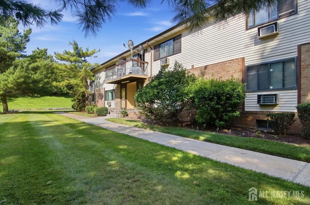 903 Cricket Lane Woodbridge Proper, NJ 07095