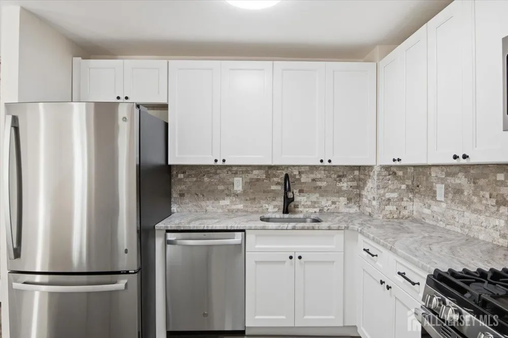903 Cricket Lane Woodbridge Proper, NJ 07095