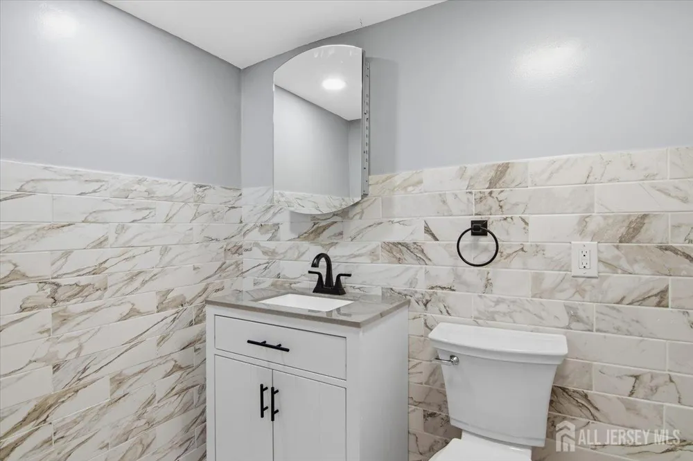 903 Cricket Lane Woodbridge Proper, NJ 07095