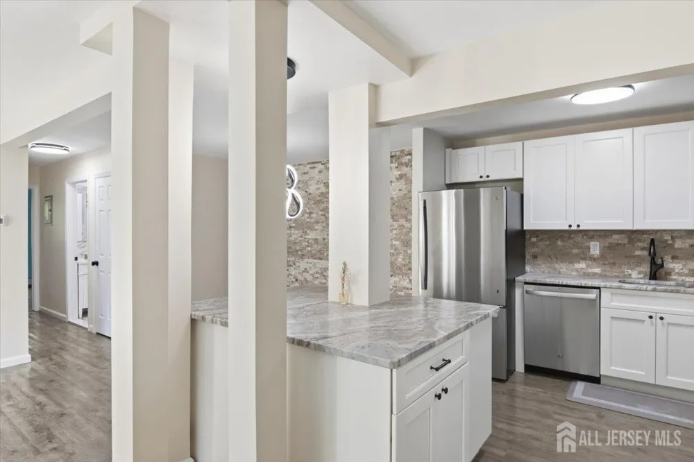 903 Cricket Lane Woodbridge Proper, NJ 07095