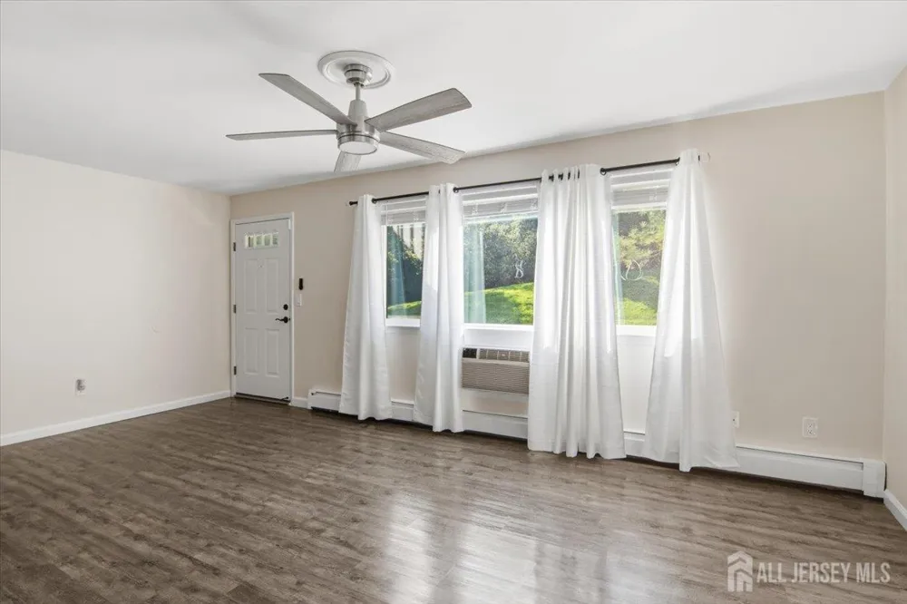 903 Cricket Lane Woodbridge Proper, NJ 07095