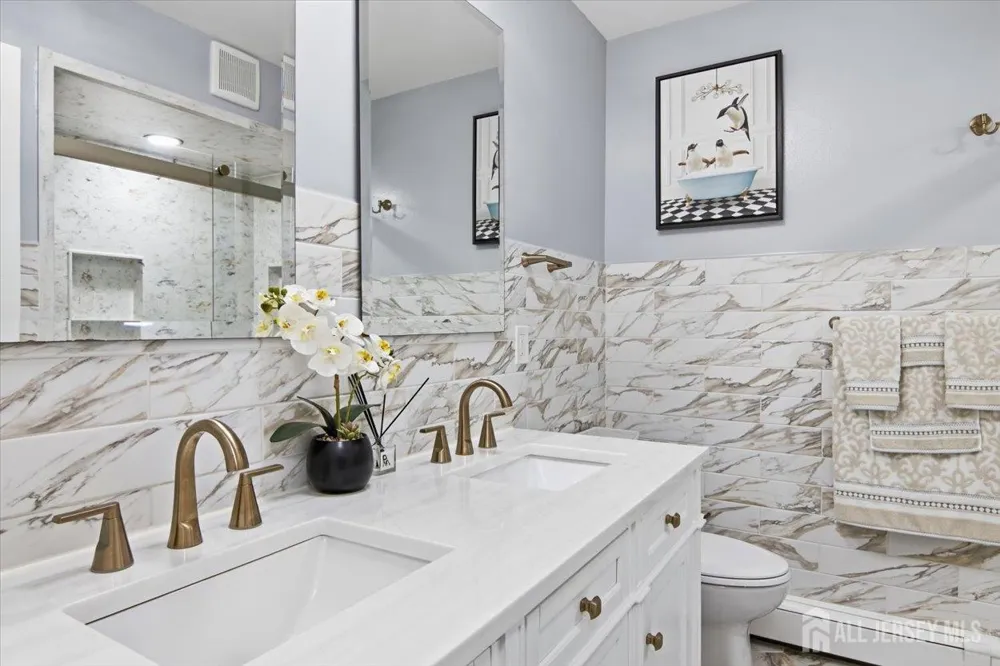 903 Cricket Lane Woodbridge Proper, NJ 07095