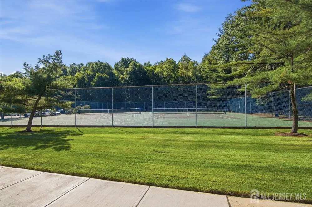 903 Cricket Lane Woodbridge Proper, NJ 07095