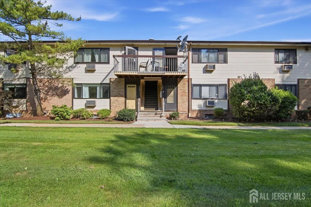 903 Cricket Lane Woodbridge Proper, NJ 07095