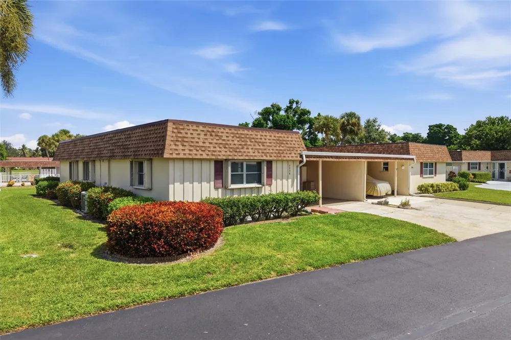 7206 10TH AVENUE W Bradenton, FL 34209
