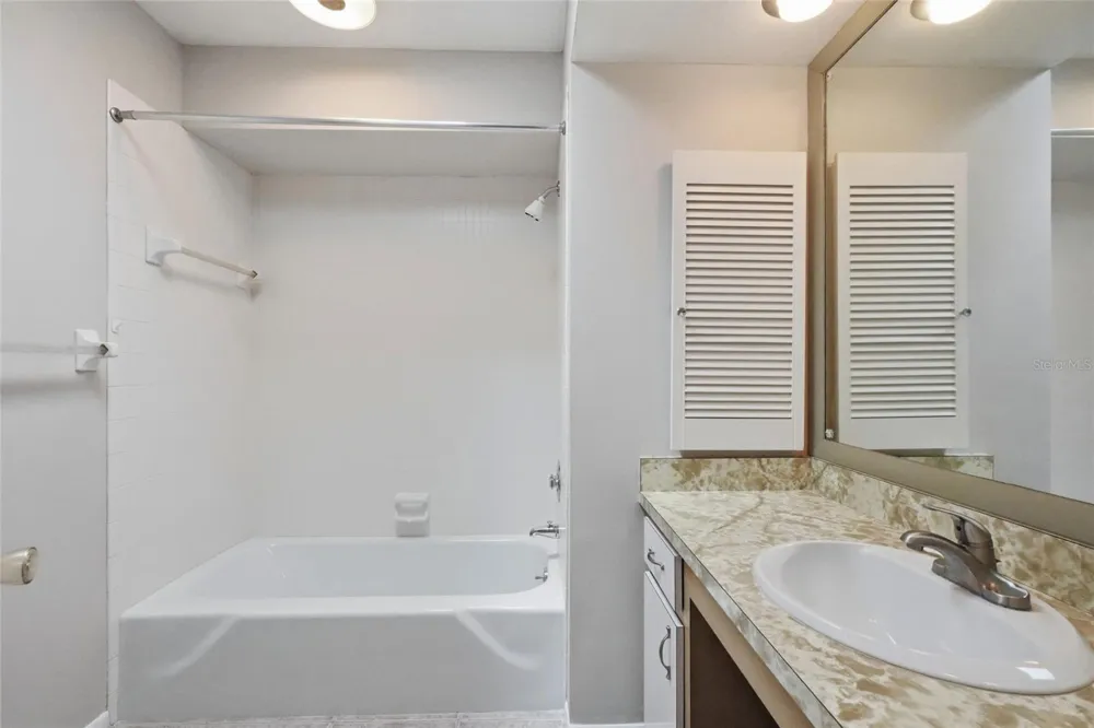 7206 10TH AVENUE W Bradenton, FL 34209