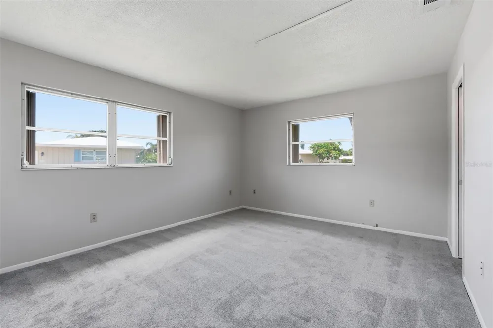 7206 10TH AVENUE W Bradenton, FL 34209