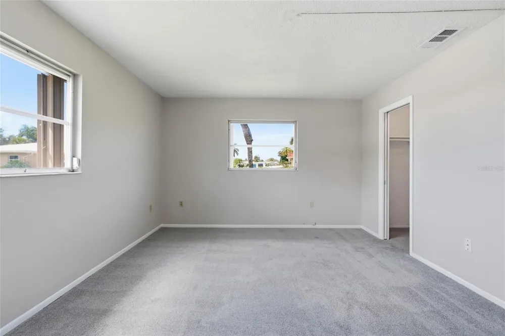 7206 10TH AVENUE W Bradenton, FL 34209