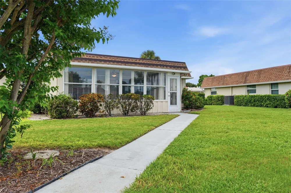 7206 10TH AVENUE W Bradenton, FL 34209
