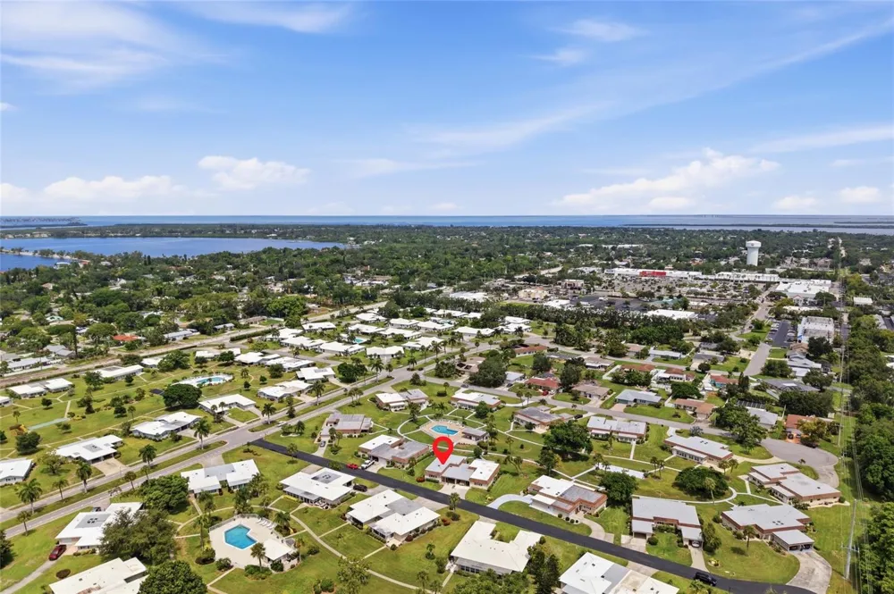 7206 10TH AVENUE W Bradenton, FL 34209