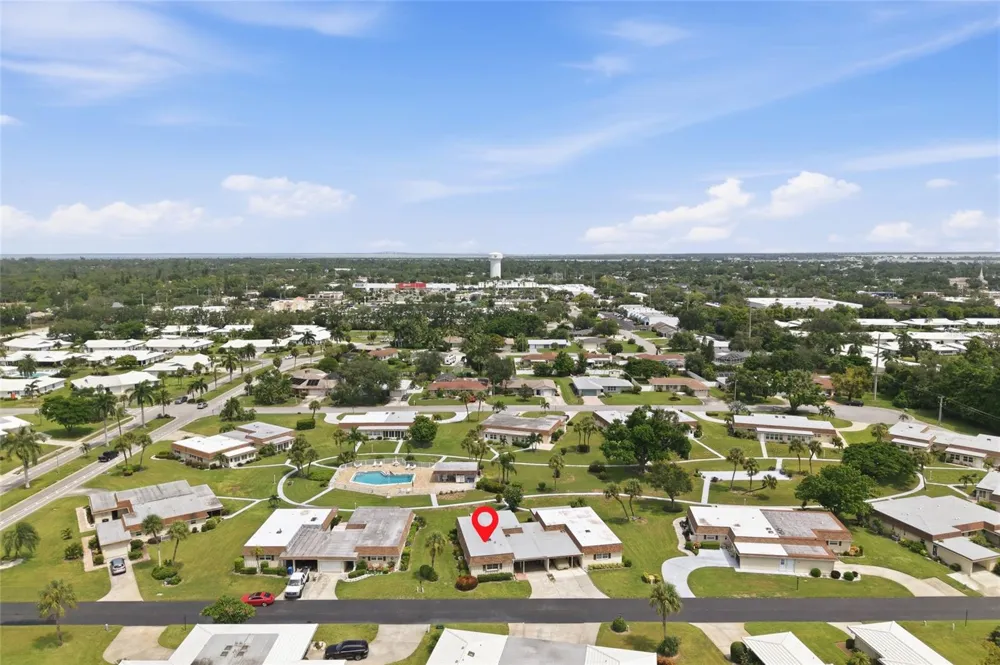 7206 10TH AVENUE W Bradenton, FL 34209