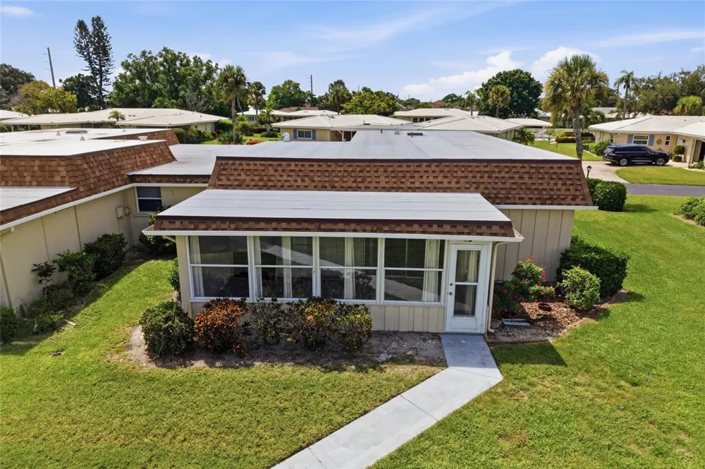 7206 10TH AVENUE W Bradenton, FL 34209