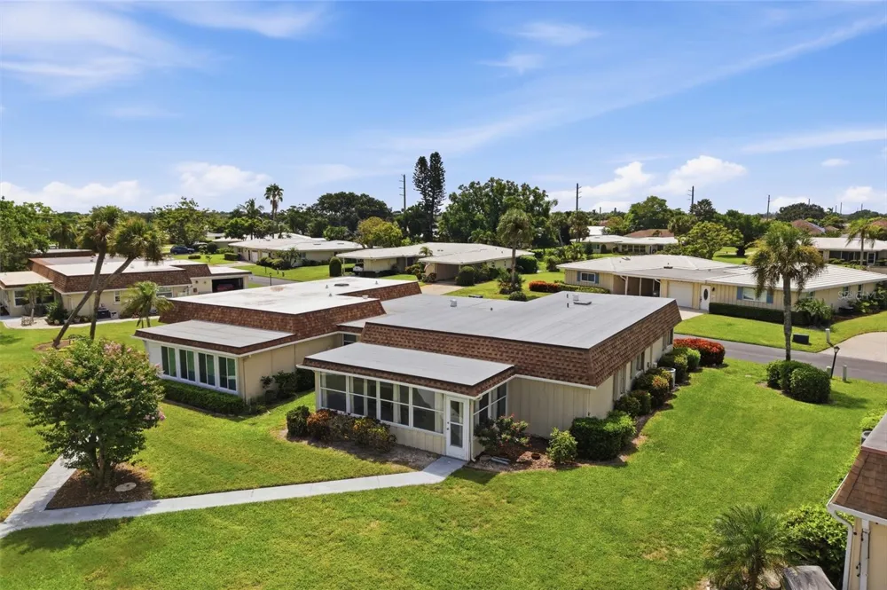 7206 10TH AVENUE W Bradenton, FL 34209