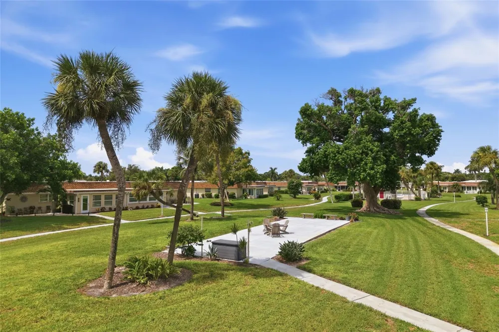 7206 10TH AVENUE W Bradenton, FL 34209