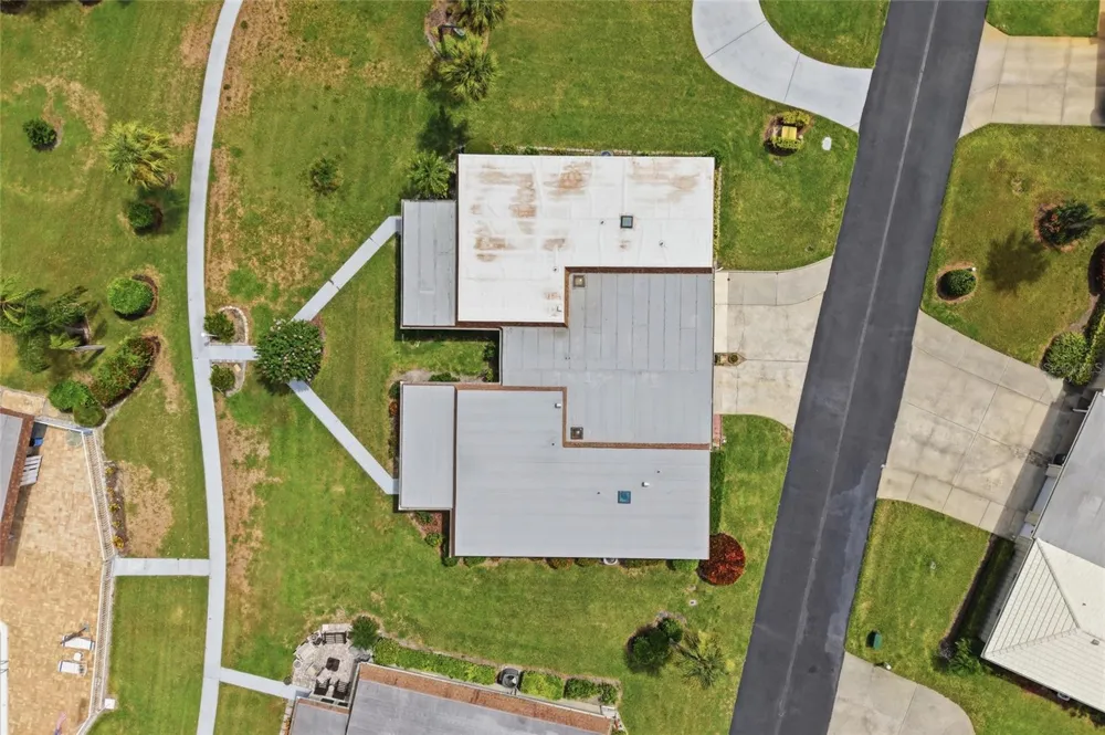 7206 10TH AVENUE W Bradenton, FL 34209