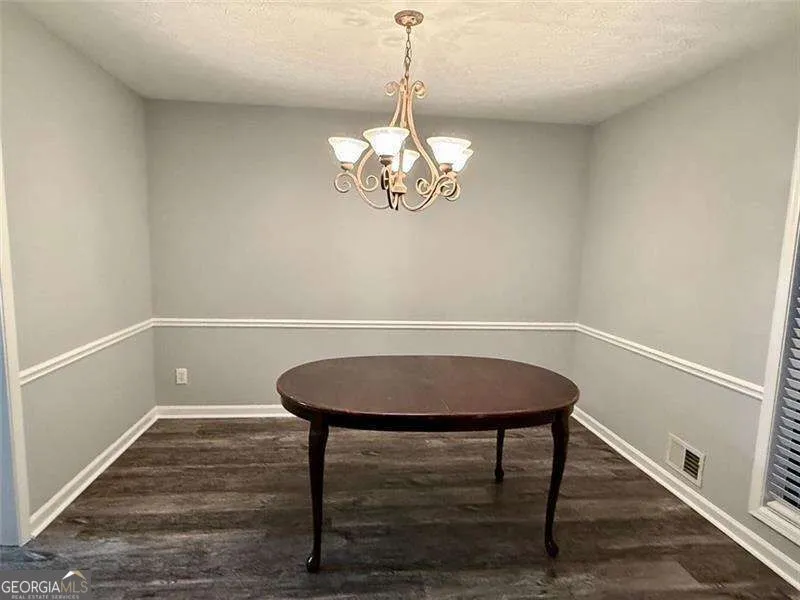 2707 HAWK DR NE Marietta, GA 30066