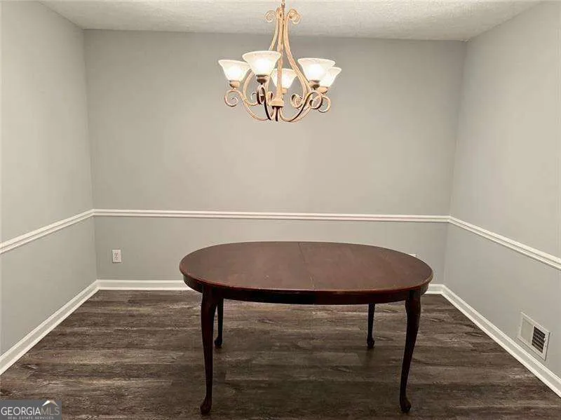 2707 HAWK DR NE Marietta, GA 30066
