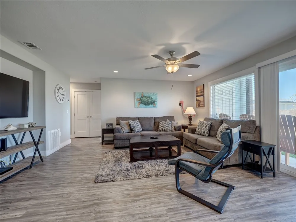 230 Cut Off #126 Port Aransas, TX 78373