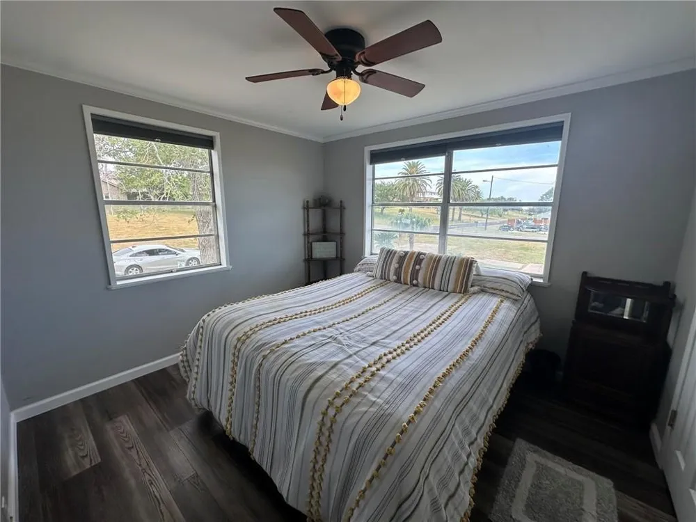810 S Sandpiper Ingleside, TX 78362