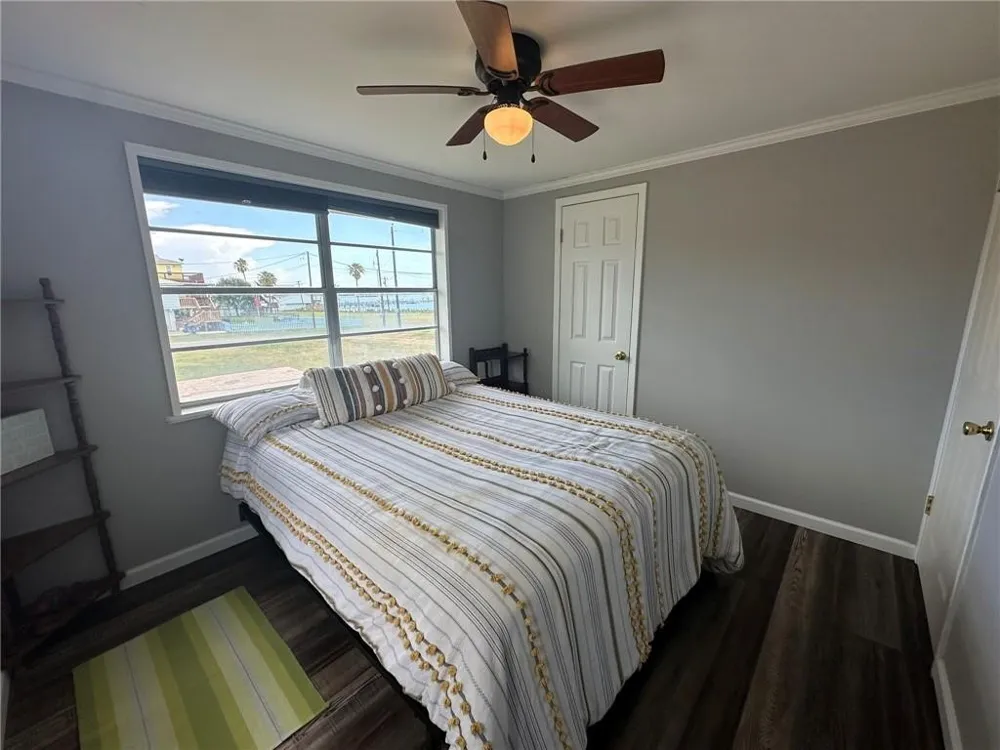 810 S Sandpiper Ingleside, TX 78362