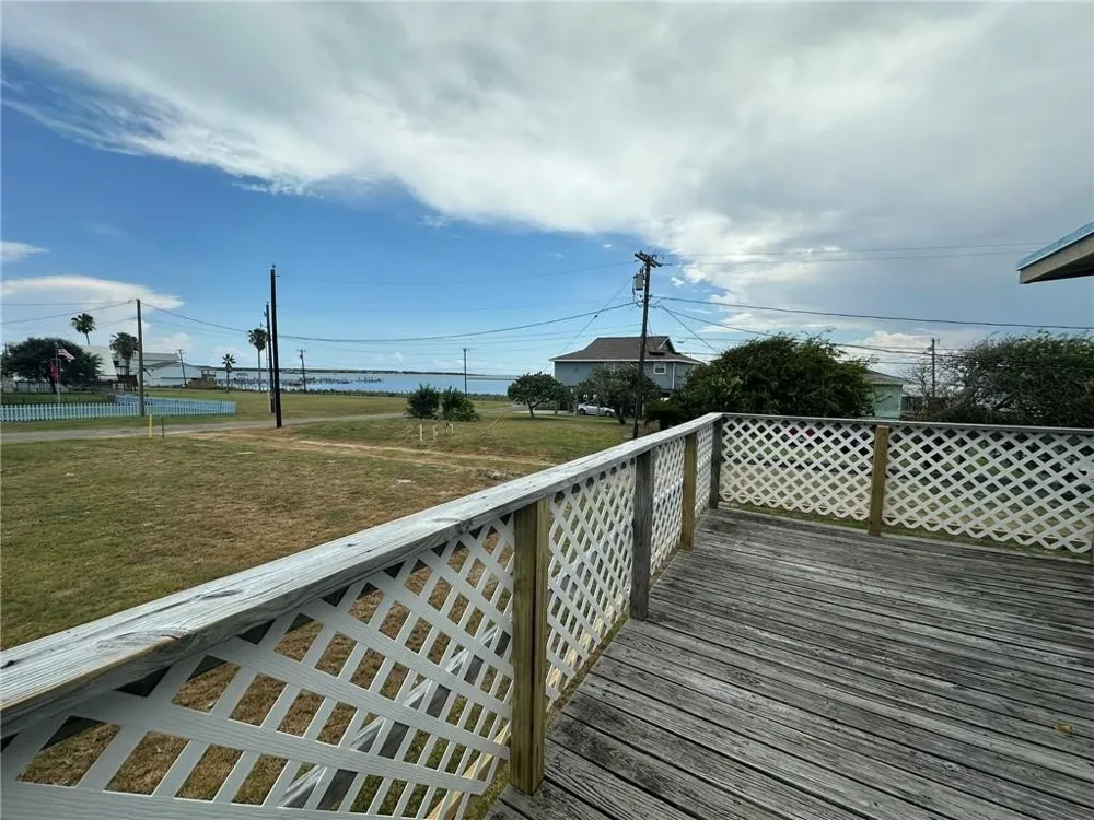 810 S Sandpiper Ingleside, TX 78362