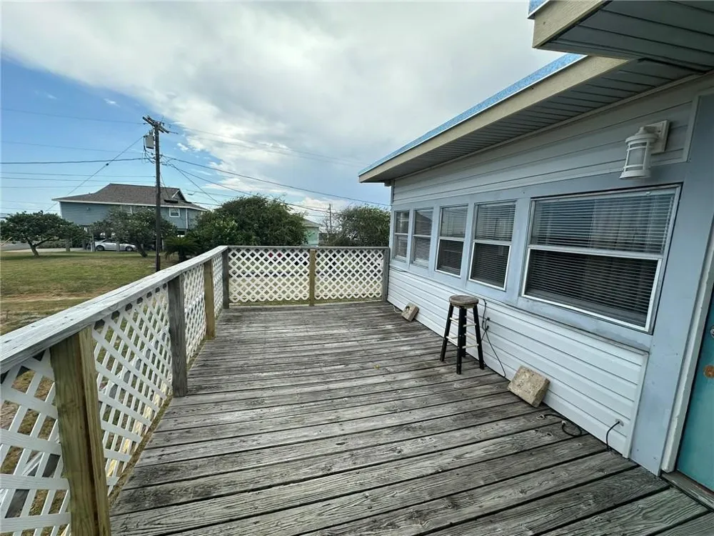 810 S Sandpiper Ingleside, TX 78362