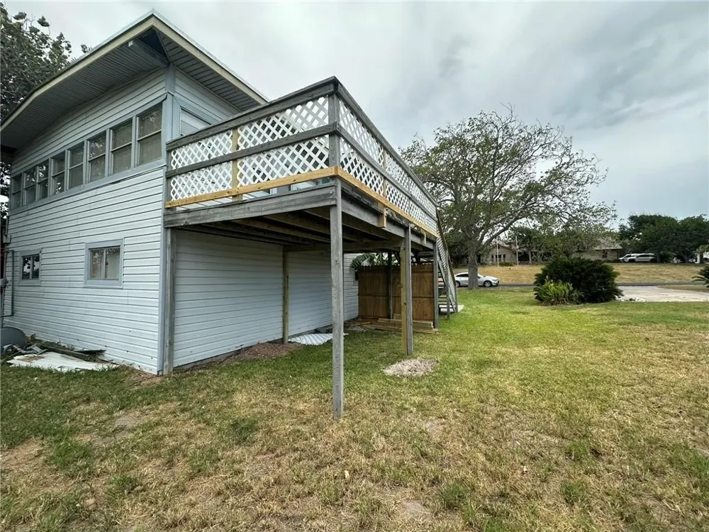 810 S Sandpiper Ingleside, TX 78362