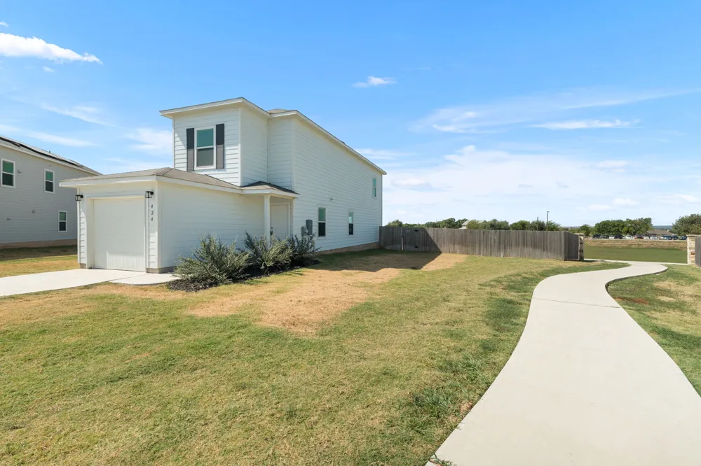 424 Marty Allen Loop Jarrell, TX 76537