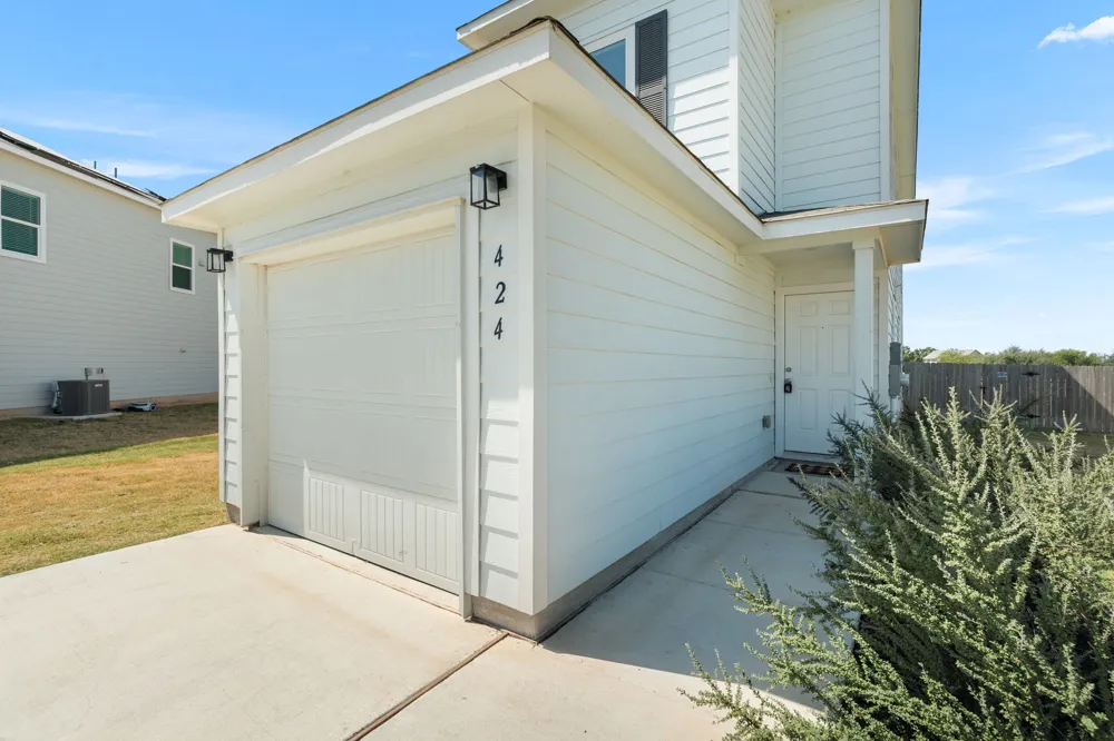 424 Marty Allen Loop Jarrell, TX 76537