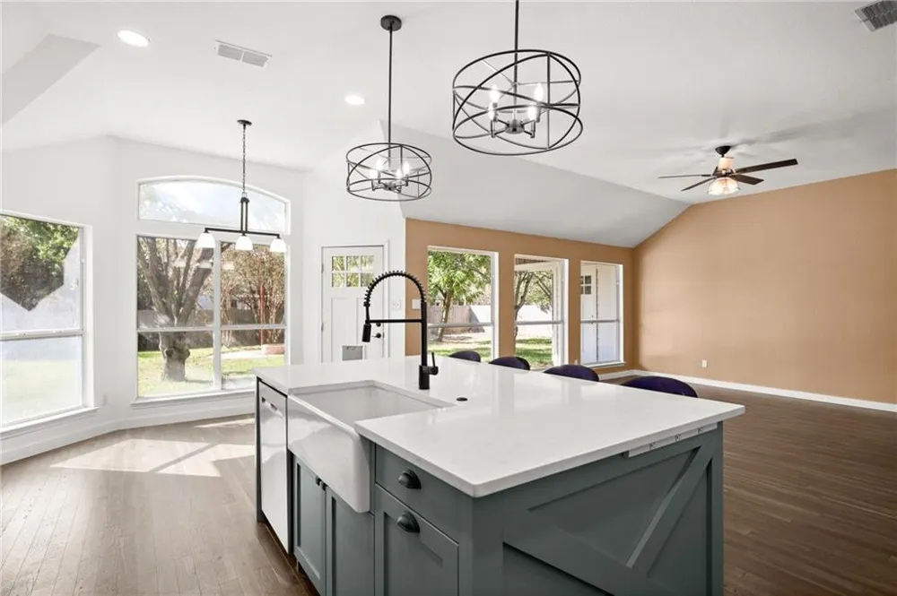 316 Poppy Cove Buda, TX 78610