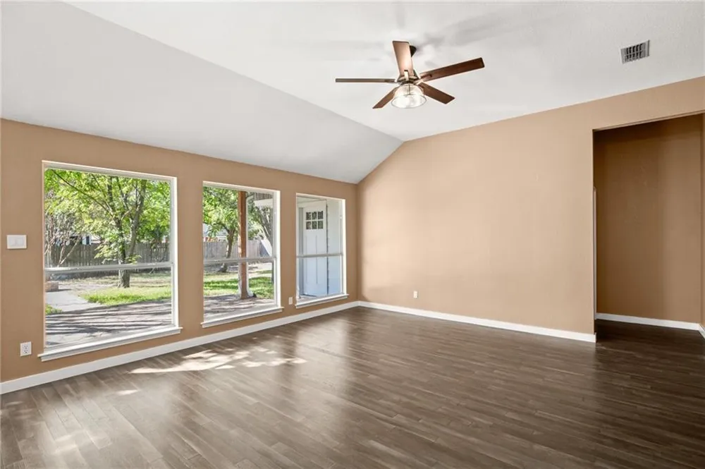 316 Poppy Cove Buda, TX 78610