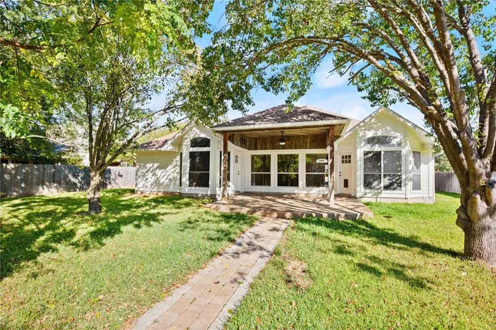 316 Poppy Cove Buda, TX 78610