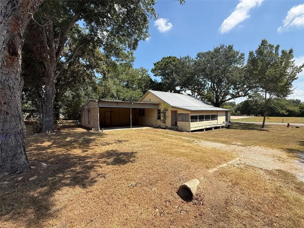 2410 Holly Street Waller, TX 77484
