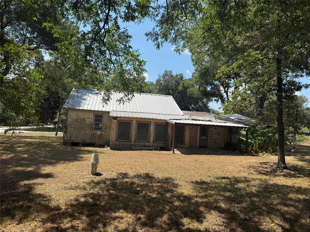 2410 Holly Street Waller, TX 77484