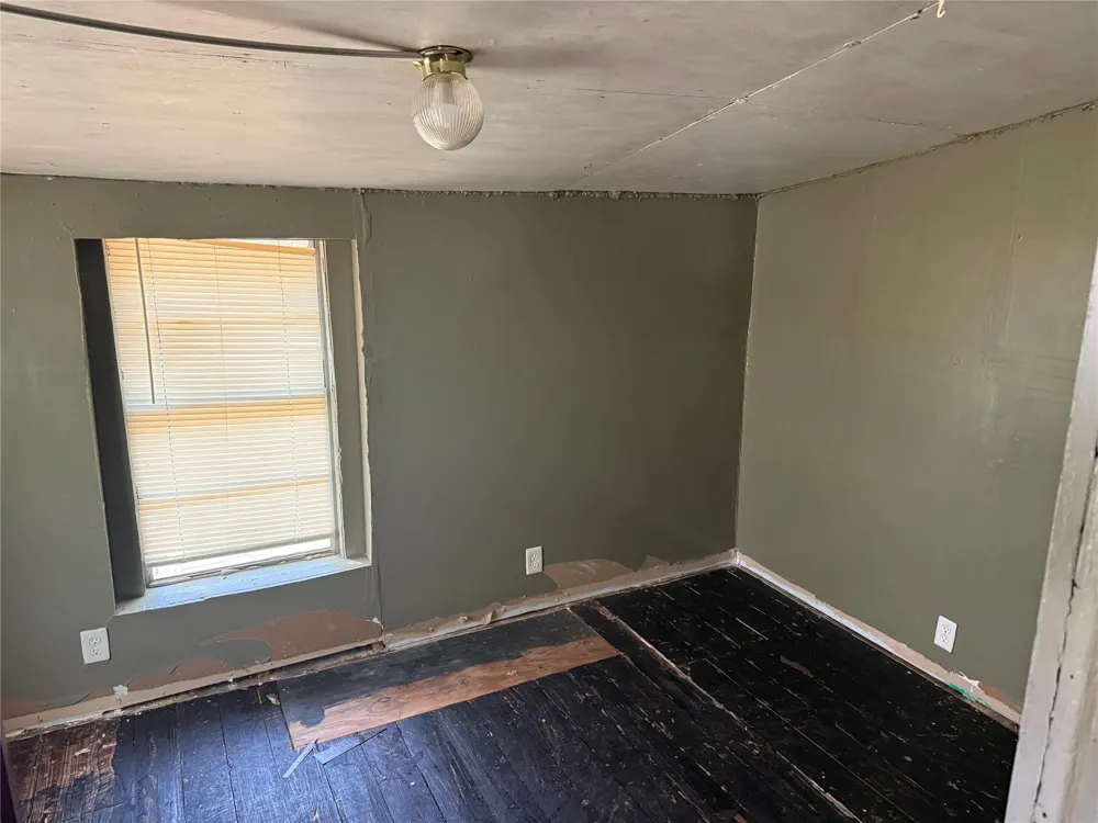 2410 Holly Street Waller, TX 77484